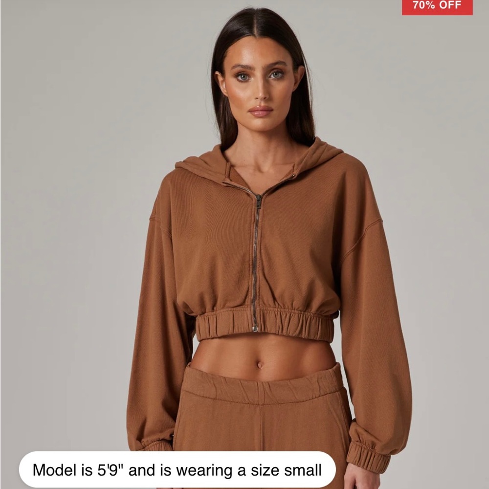 TALENTLESS Zip Crop Jacket